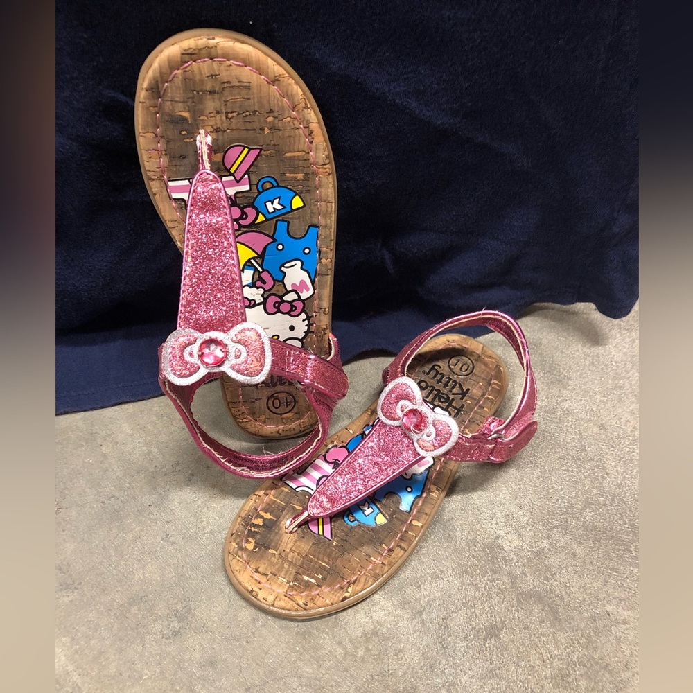 Hello Kitty Sandals - Picture 2 of 4